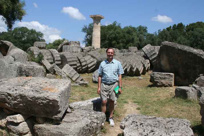 Olympia - Paul Lanssens voor de tempel van Zeus