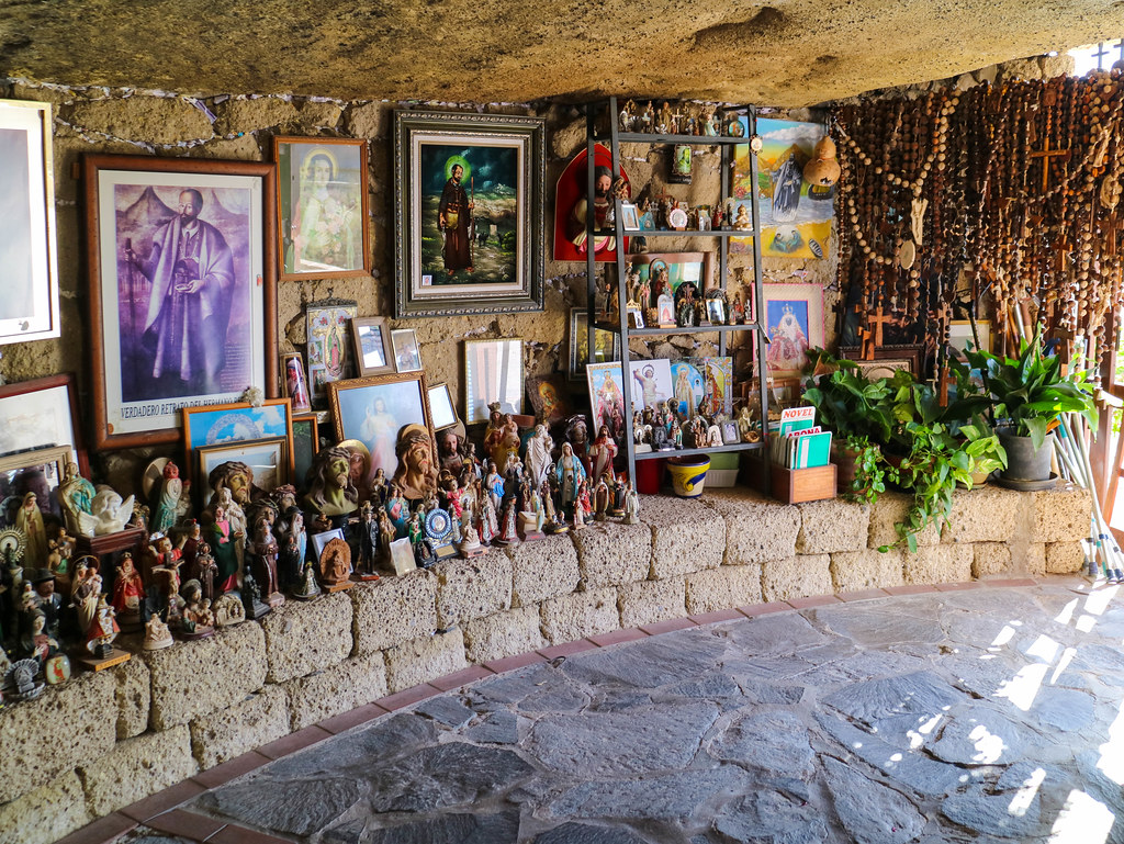 Cueva del Santo Hermano Pedro interior